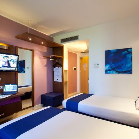 Holiday Inn Express Reggio Emilia, an IHG Hotel Esterno foto