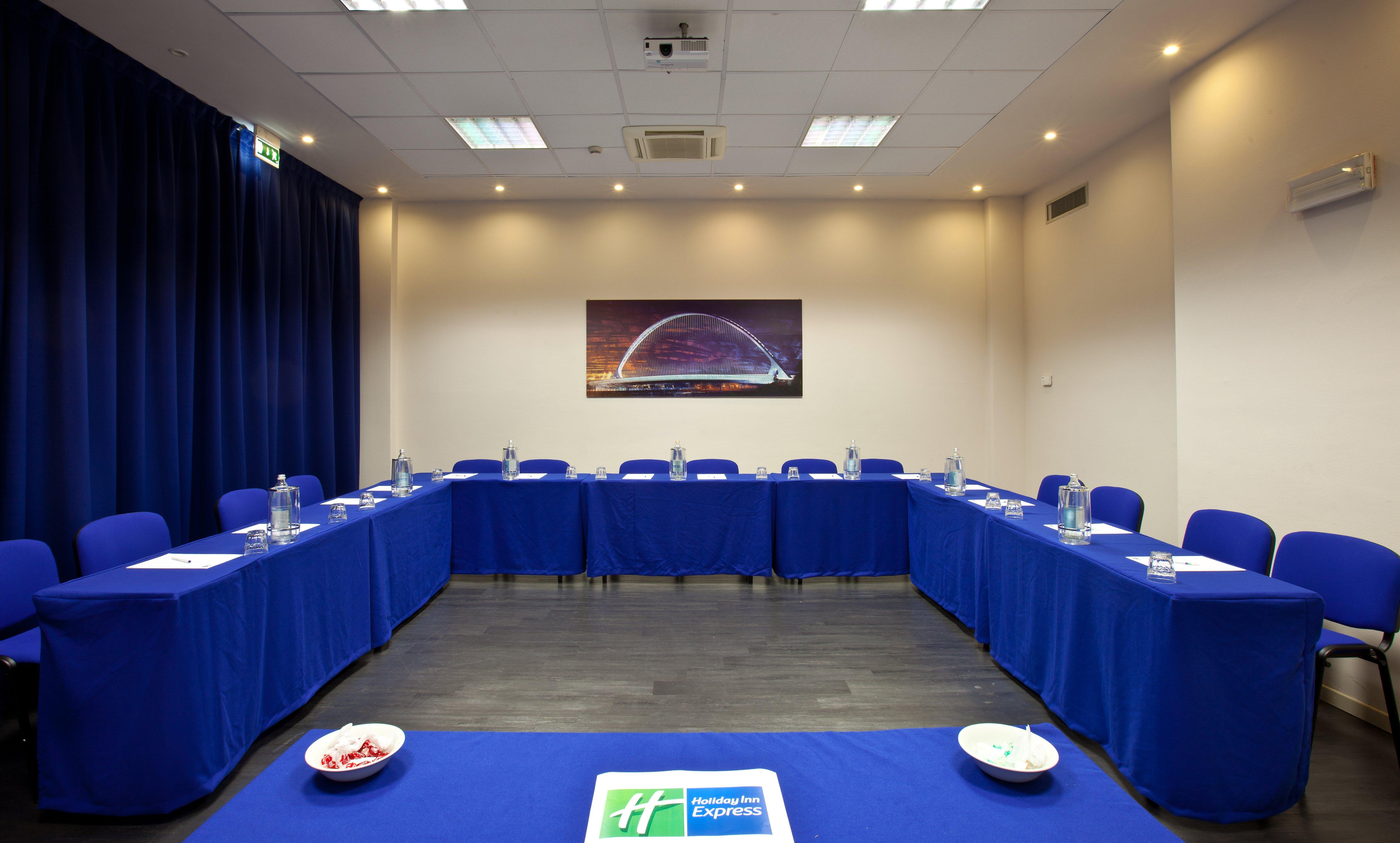 Holiday Inn Express Reggio Emilia, an IHG Hotel Esterno foto