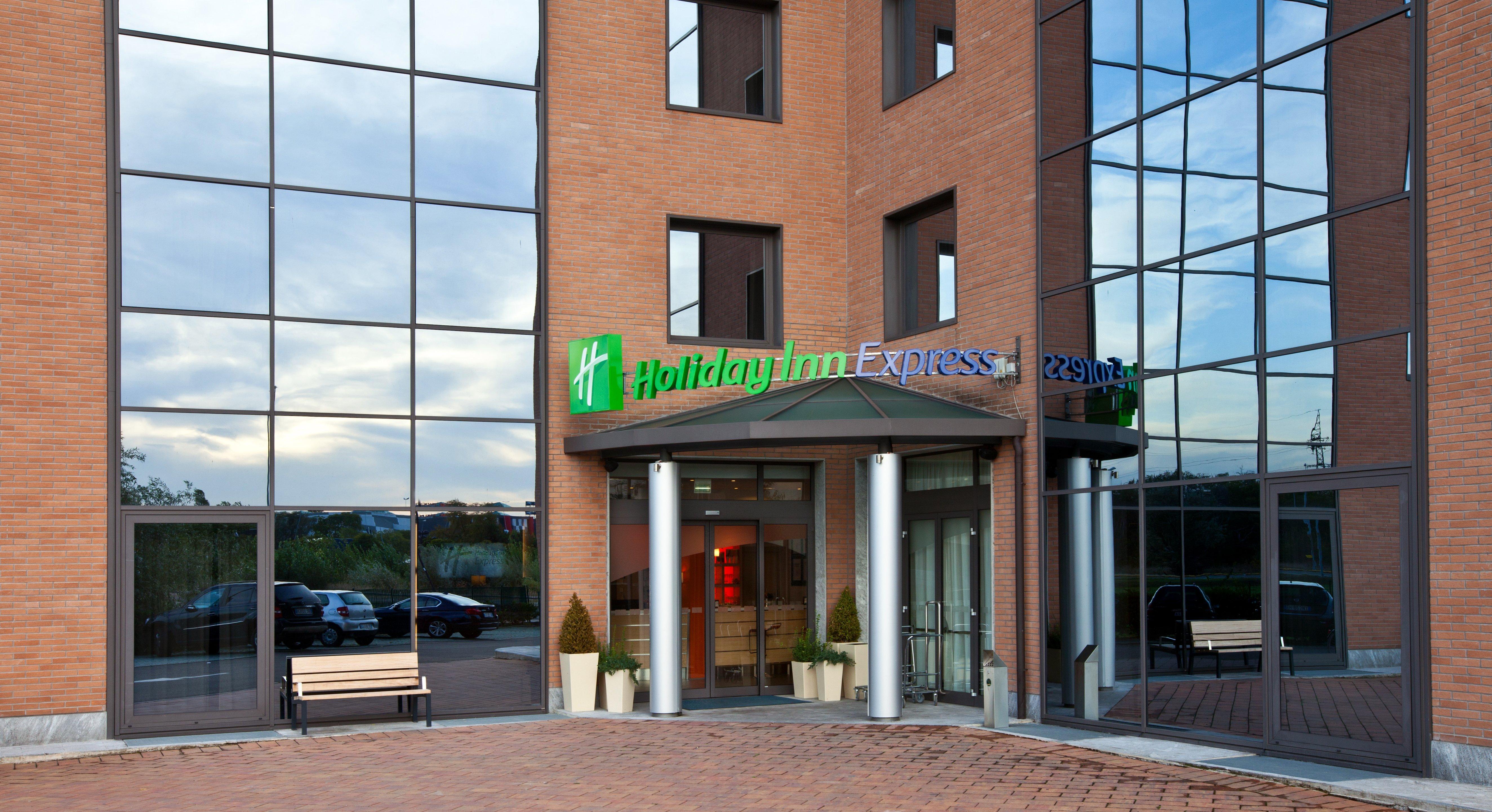 Holiday Inn Express Reggio Emilia, an IHG Hotel Esterno foto