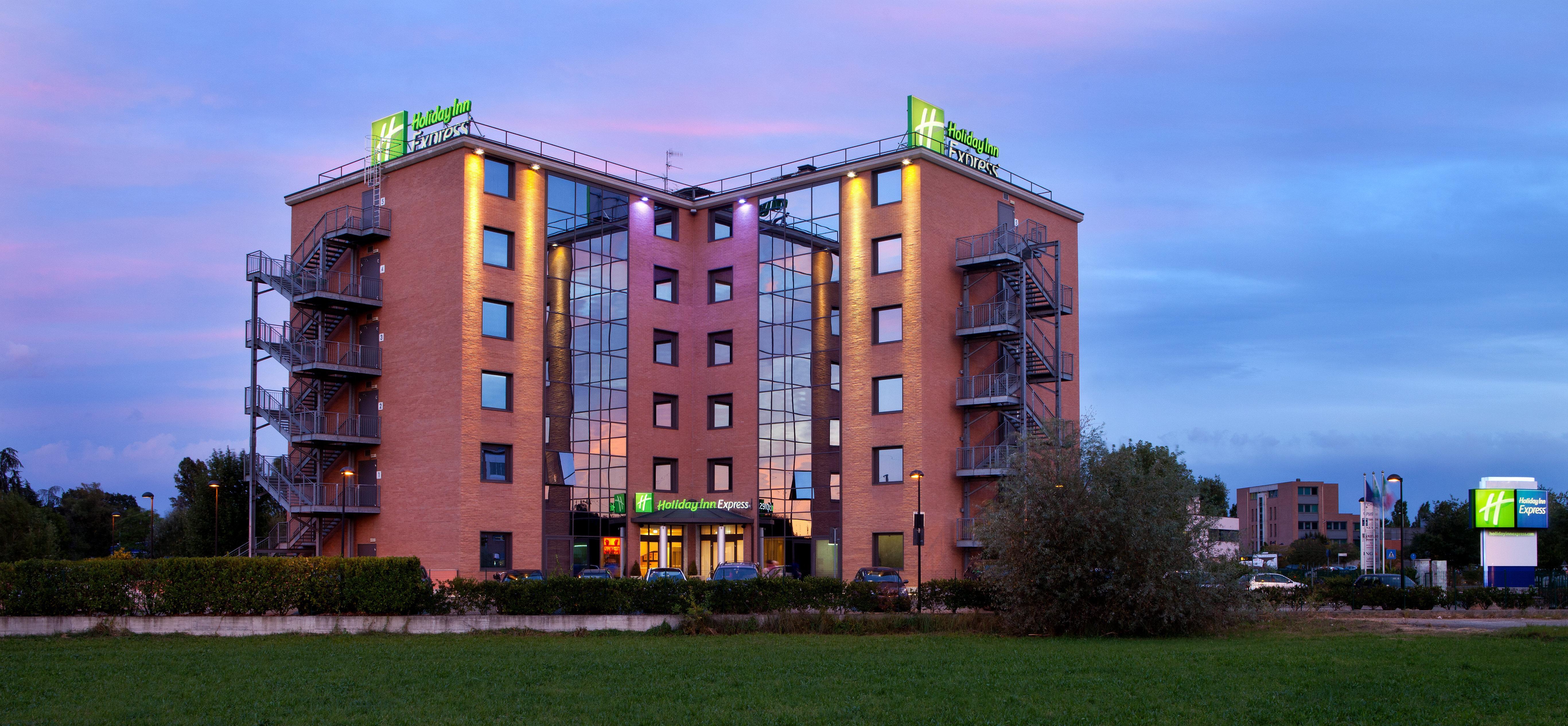 Holiday Inn Express Reggio Emilia, an IHG Hotel Esterno foto