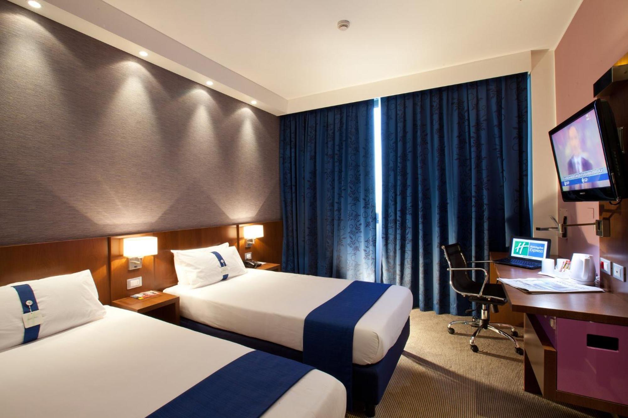 Holiday Inn Express Reggio Emilia, an IHG Hotel Esterno foto