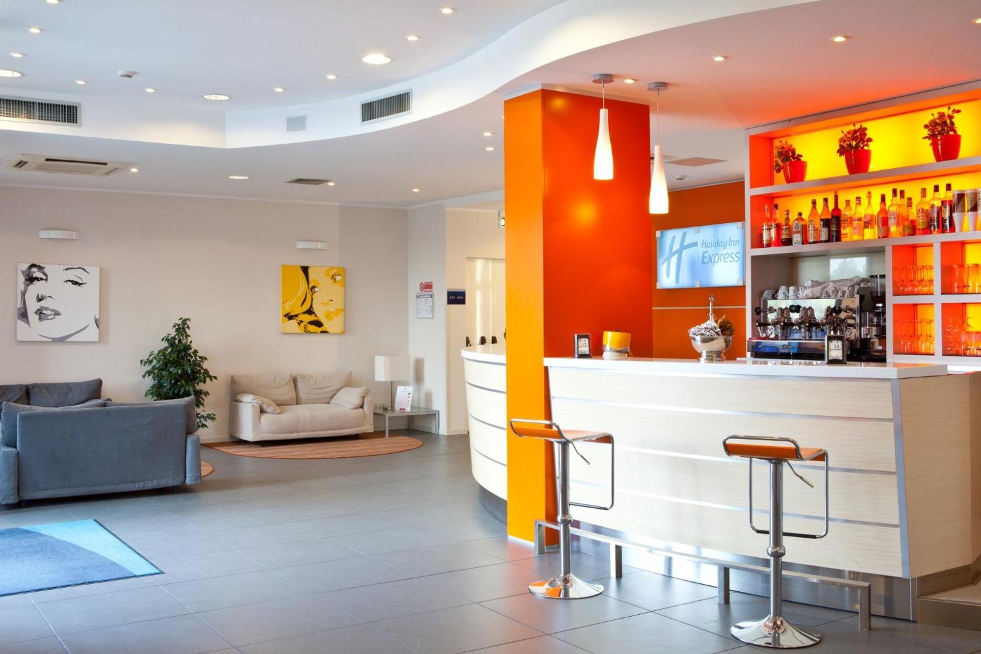 Holiday Inn Express Reggio Emilia, an IHG Hotel Esterno foto