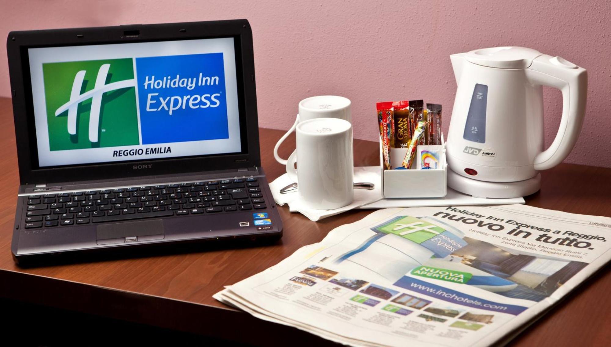 Holiday Inn Express Reggio Emilia, an IHG Hotel Esterno foto