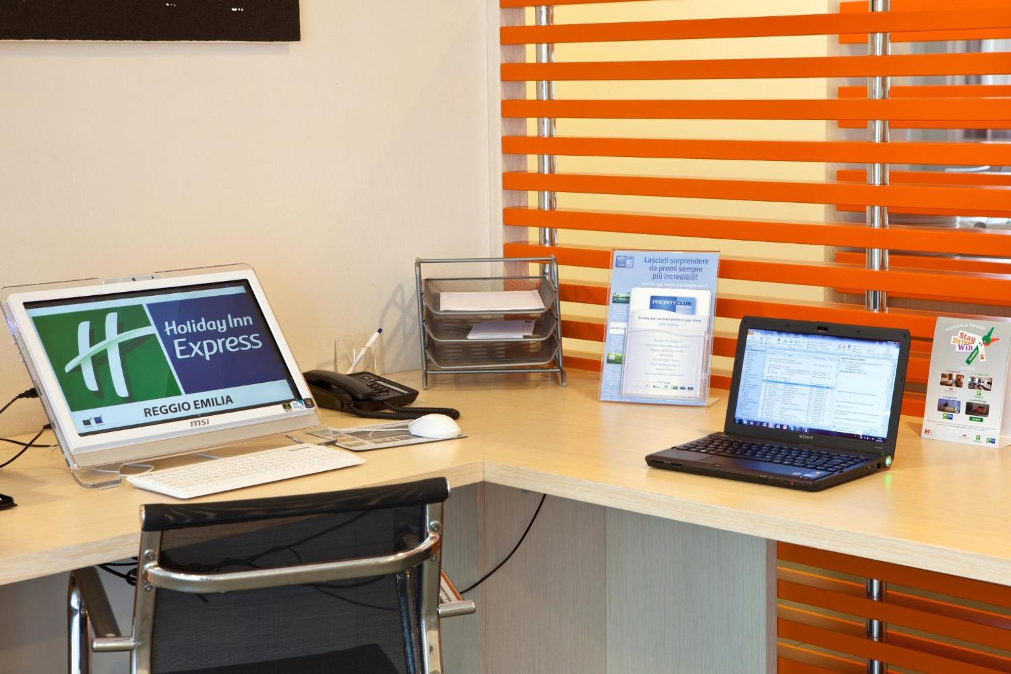 Holiday Inn Express Reggio Emilia, an IHG Hotel Esterno foto