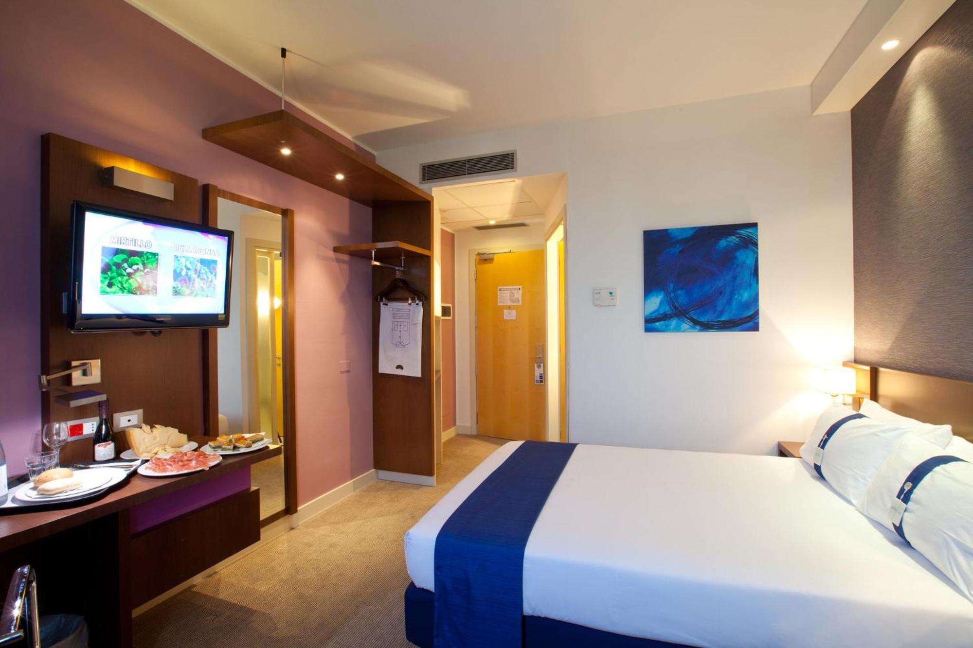 Holiday Inn Express Reggio Emilia, an IHG Hotel Esterno foto