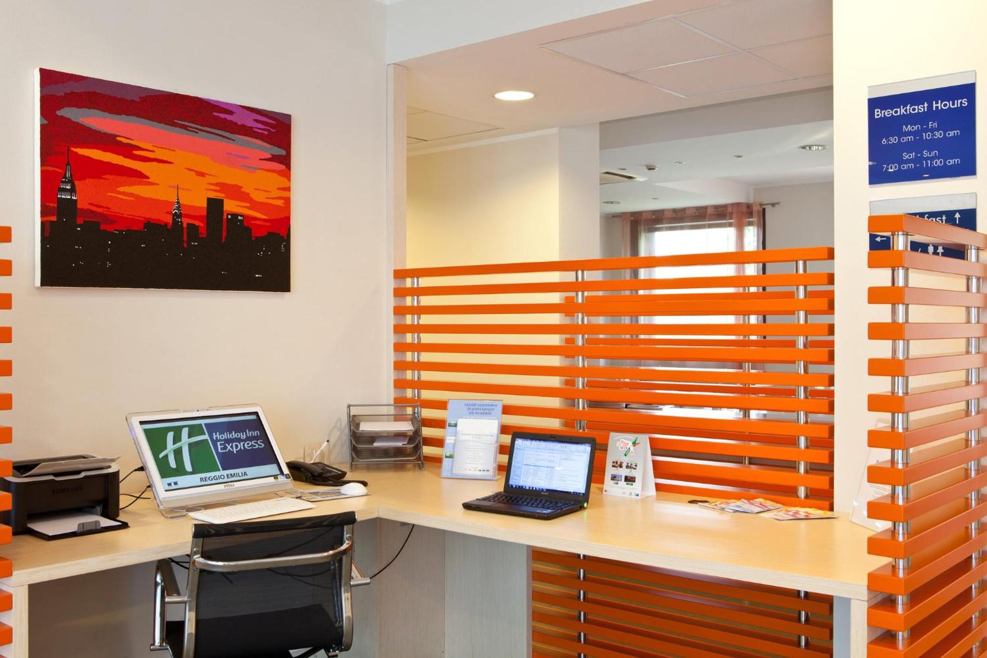 Holiday Inn Express Reggio Emilia, an IHG Hotel Esterno foto